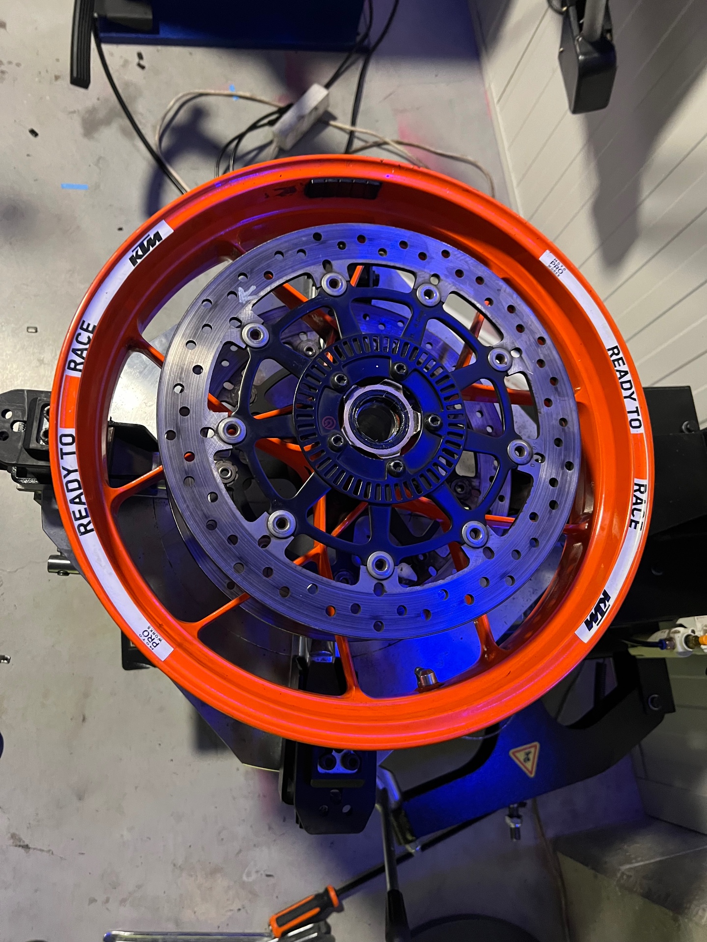 KTM Ready to Race velg met dubbele Brembo remschijven na montage